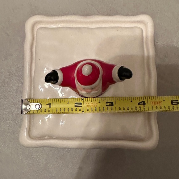 Vintage Hallmark Christmas Santa Candy Container with Lid Square 4.75" x 4.75" - Picture 7 of 7